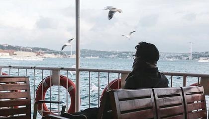 读天天影院做口径对拍：核对导语是不是先定性后再把相关写回相关